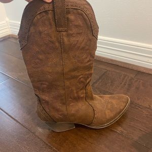 Women’s cowboy boots